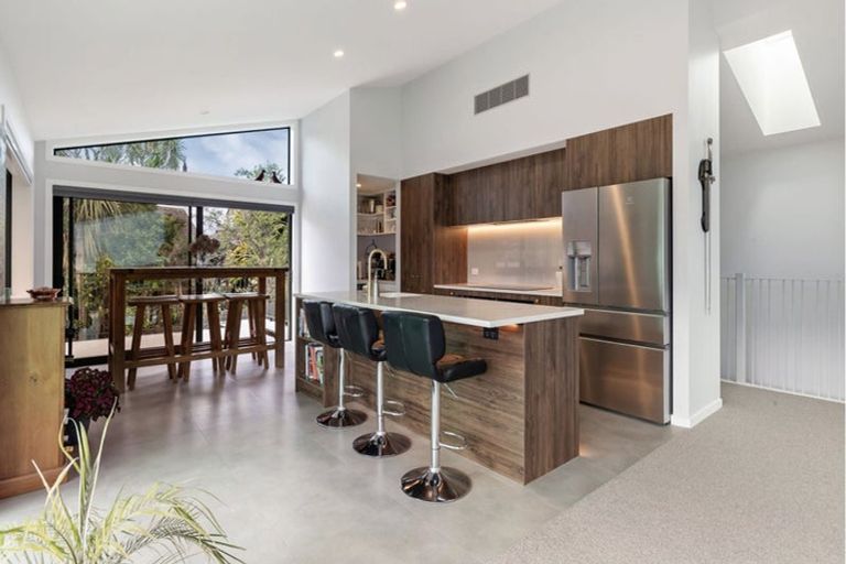 Photo of property in 18 Poplar Drive, Kelvin Heights, Queenstown, 9300