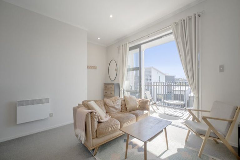 Photo of property in 12 Raranga Lane, Hobsonville, Auckland, 0616