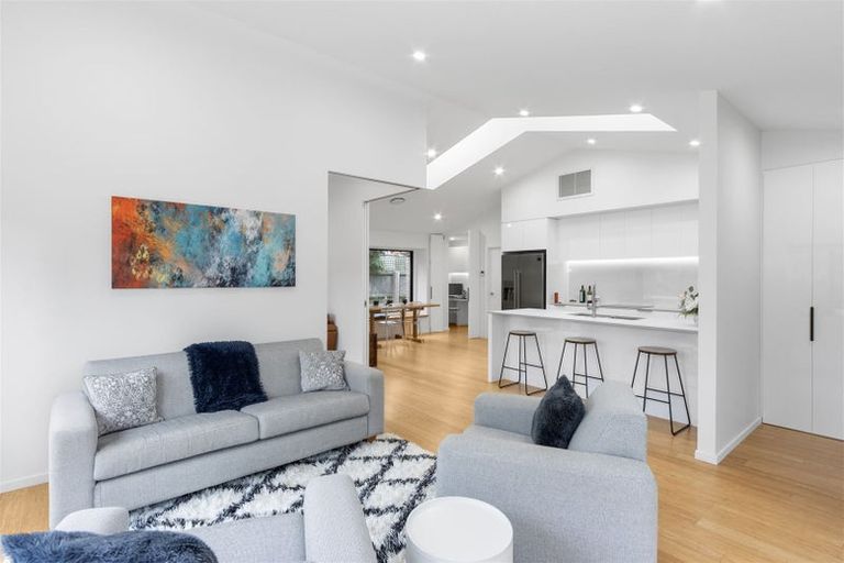 Photo of property in 242 Memorial Avenue, Burnside, Christchurch, 8053