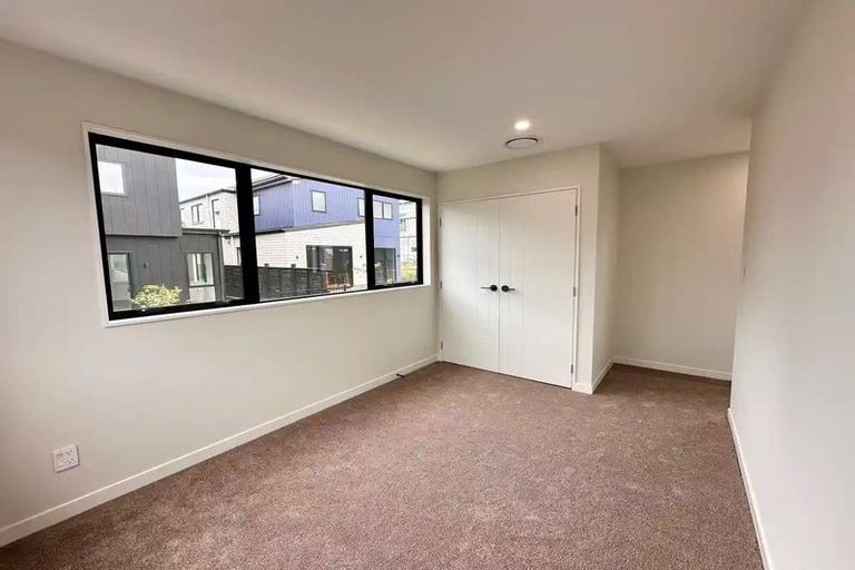 Photo of property in 21 Pohewa Road, Silverdale, 0932