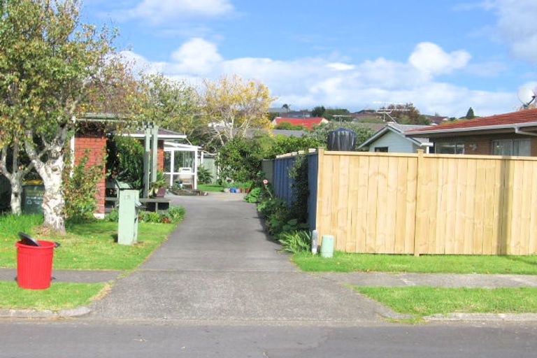 Photo of property in 2/17 Vivian Wilson Drive, Eastern Beach, Auckland, 2012