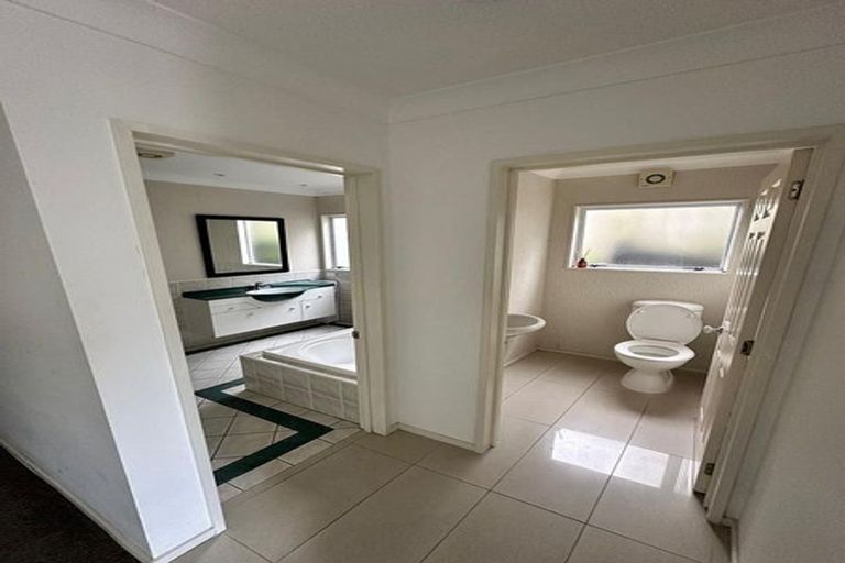 Photo of property in 2/13 Markham Place, Bucklands Beach, Auckland, 2012