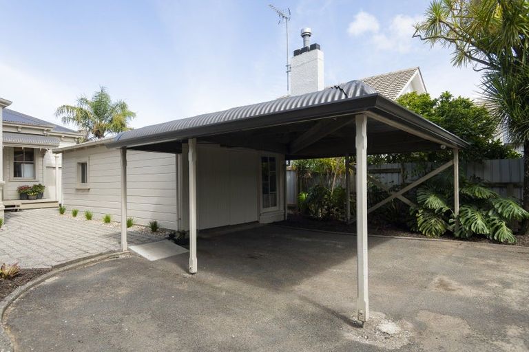 Photo of property in 122 Stout Street, Whataupoko, Gisborne, 4010