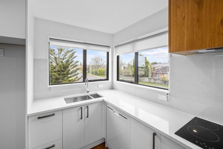 Photo of property in 16 Gossamer Drive, Pakuranga Heights, Auckland, 2010