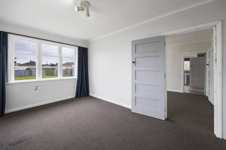 Photo of property in 12 Egmont Street, Patea, 4520