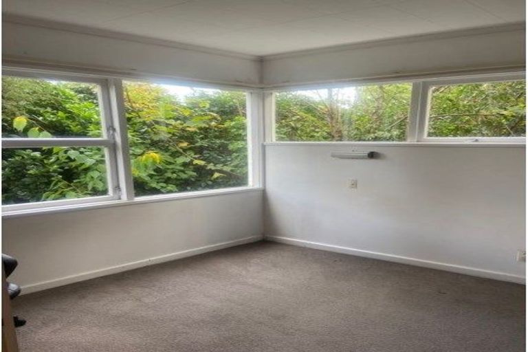 Photo of property in 27 Onehuka Road, Tirohanga, Lower Hutt, 5010