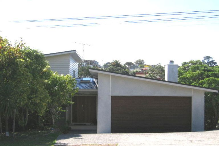 Photo of property in 13 Sandown Road, Rothesay Bay, Auckland, 0630