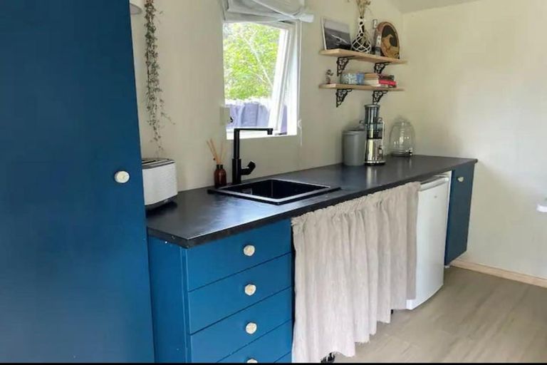 Photo of property in 34 North Piha Road, Piha, New Lynn, 0772