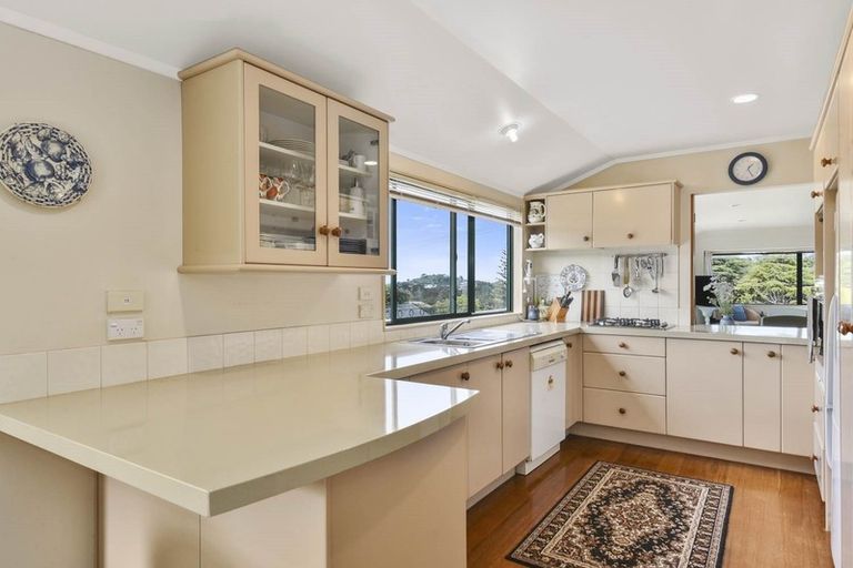 Photo of property in 35 Trotting Terrace, Fairview Heights, Auckland, 0632