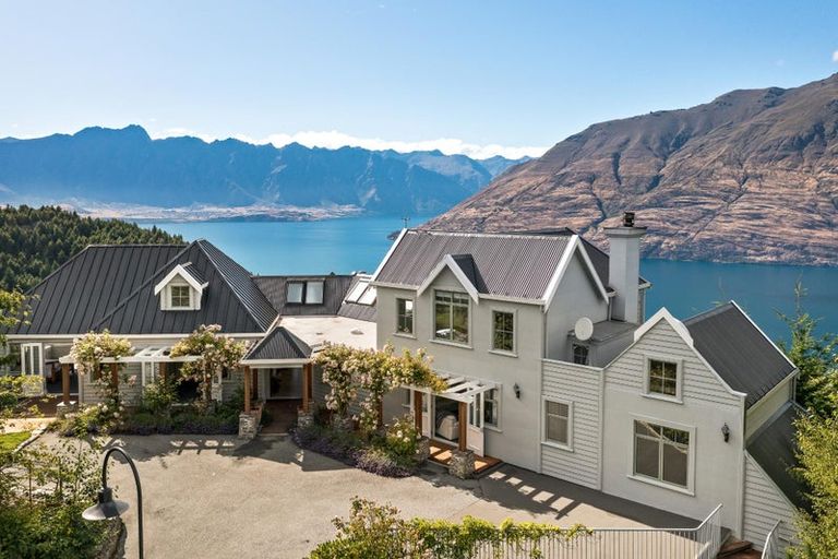 Photo of property in 15 Summit Lane, Ben Lomond, Queenstown, 9371