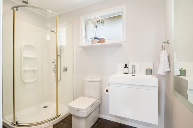 Photo of property in 43 Vodanovich Road, Te Atatu South, Auckland, 0610