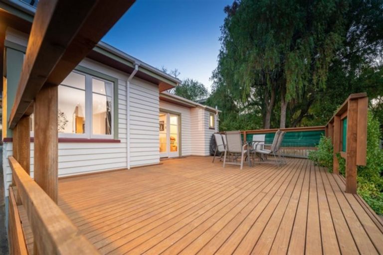 Photo of property in 32 Martindales Road, Heathcote Valley, Christchurch, 8022