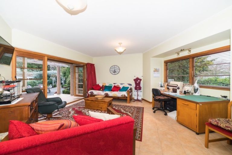 Photo of property in 10 Awatea Terrace, Hokowhitu, Palmerston North, 4410