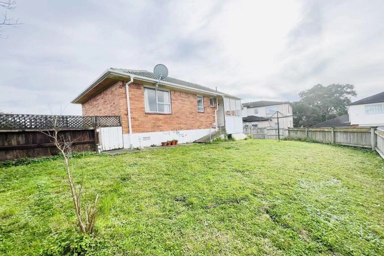 Photo of property in 68b Botany Road, Botany Downs, Auckland, 2010