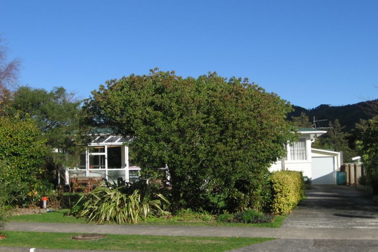 Photo of property in 10 Mimihau Grove, Wainuiomata, Lower Hutt, 5014