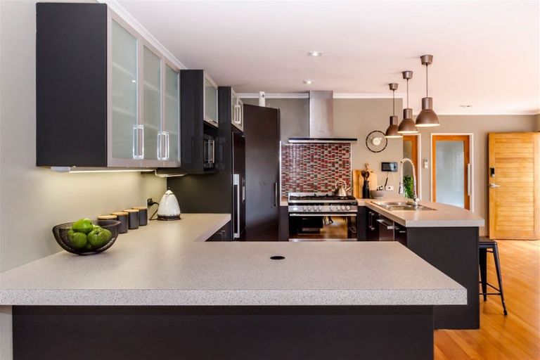 Photo of property in 10 Matuhi Street, Waikanae, 5036