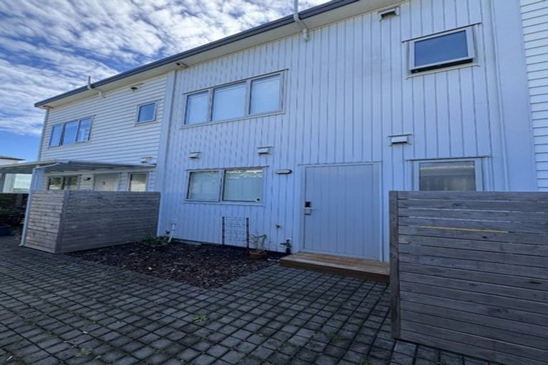 Photo of property in 4/5 Woolfield Road, Papatoetoe, Auckland, 2025