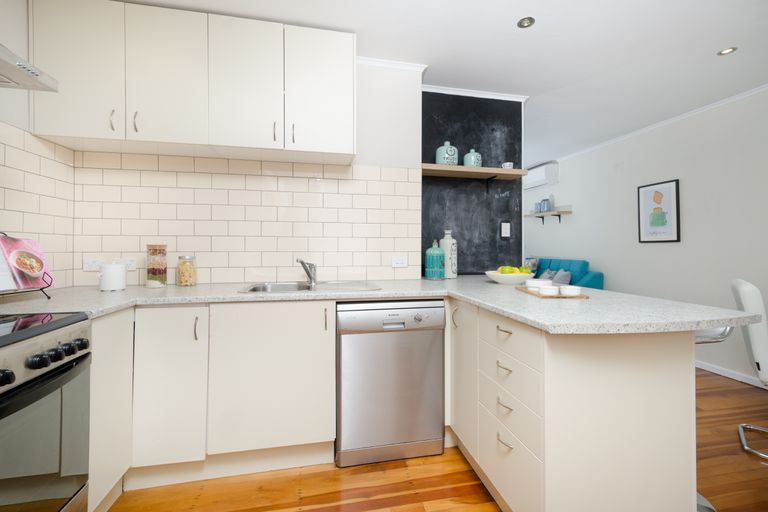 Photo of property in 2/27 Abbotleigh Avenue, Te Atatu Peninsula, Auckland, 0610