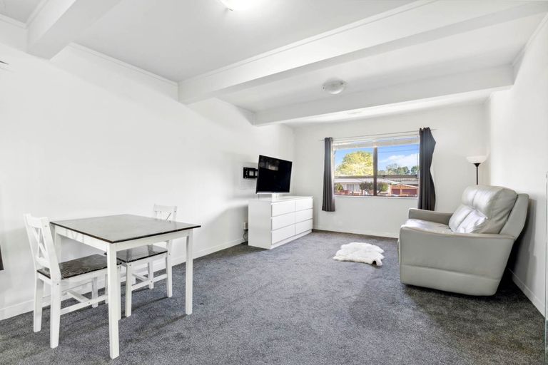 Photo of property in 102 Marne Road, Papakura, 2110