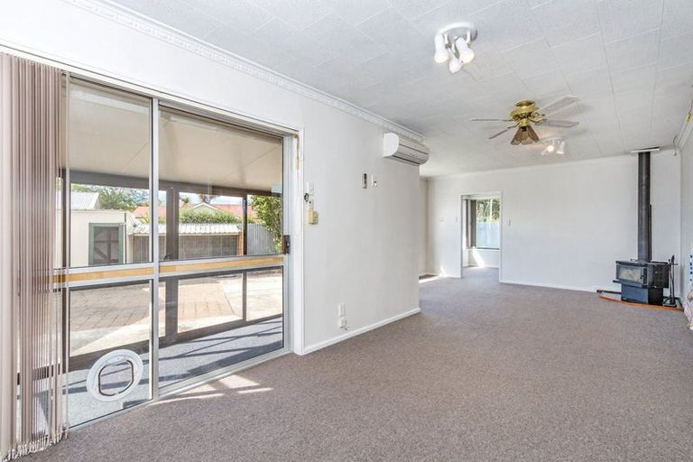 Photo of property in 9 Hannah Place, Redwood, Christchurch, 8051