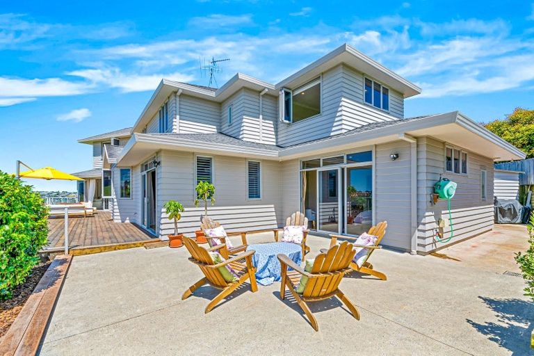 Photo of property in 64 Balboa Drive, Matakatia, Whangaparaoa, 0930