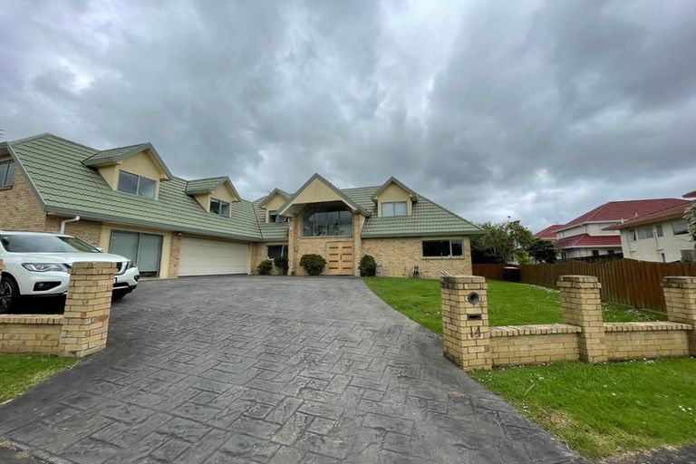 Photo of property in 14 Hagen Close, Golflands, Auckland, 2013