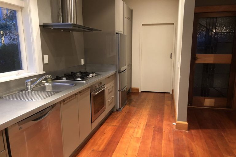 Photo of property in 108 Grafton Road, Roseneath, Wellington, 6011