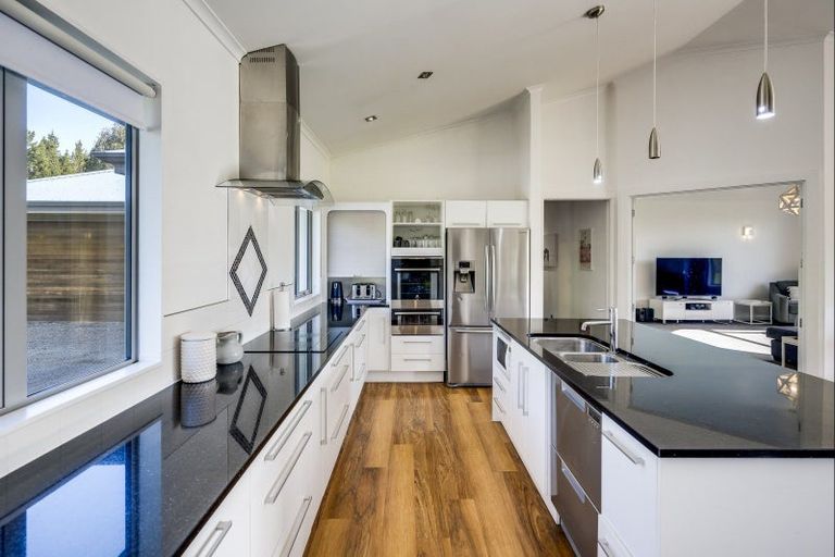 Photo of property in 30 Waipuka Road, Waimarama, Havelock North, 4294