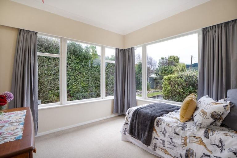 Photo of property in 30 Tawa Terrace, Tawa, Wellington, 5028