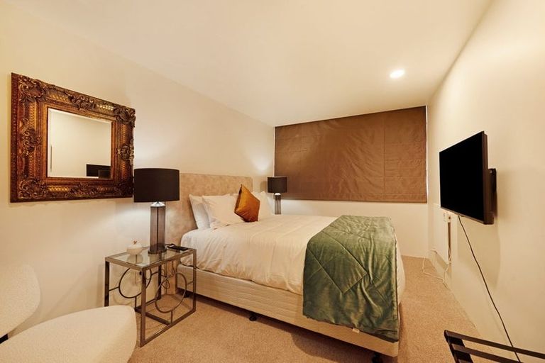 Photo of property in 2/328 Oriental Parade, Oriental Bay, Wellington, 6011