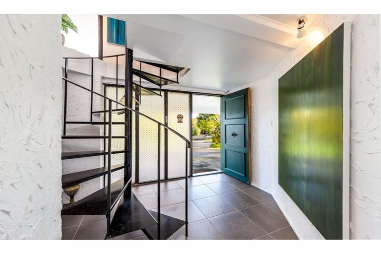 Photo of property in 72 La Rosa Street, Green Bay, Auckland, 0604