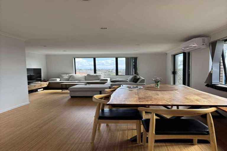 Photo of property in 24 Lane Cameron Place, Flat Bush, Auckland, 2019