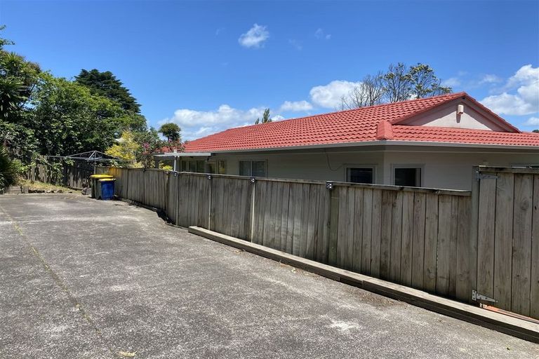 Photo of property in 13 Adam Sunde Place, Glen Eden, Auckland, 0602
