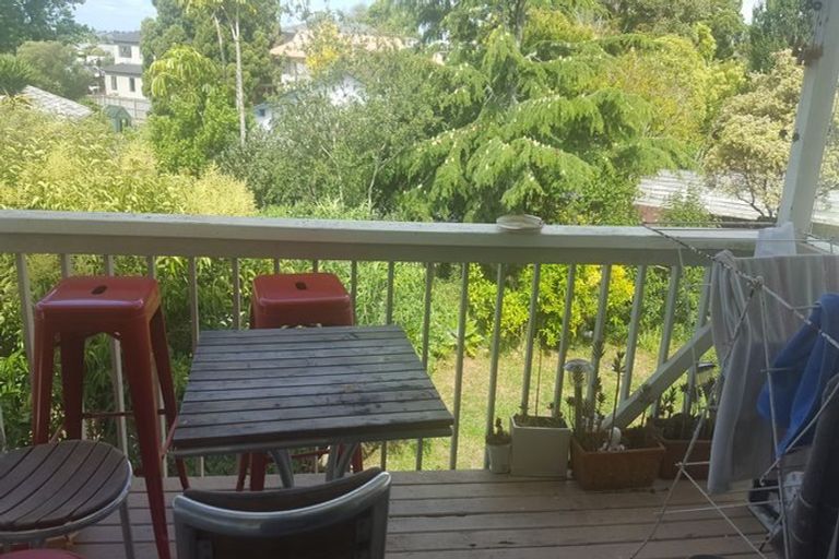 Photo of property in 3 Normanton Street, Glenfield, Auckland, 0629