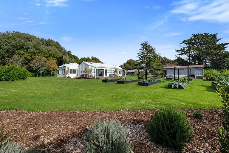 Photo of property in 130 Cross Road, Lepperton, New Plymouth, 4373
