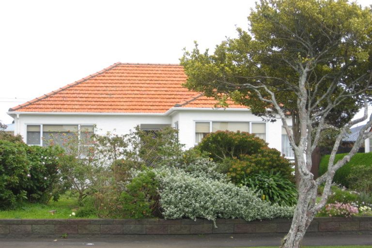 Photo of property in 32 Wrantage Street, Westown, New Plymouth, 4310