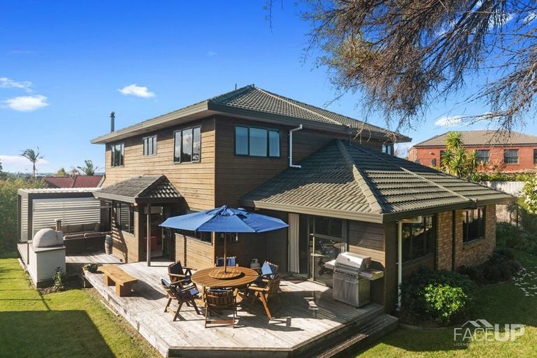 Photo of property in 18 Rosetti Rise, West Harbour, Auckland, 0618