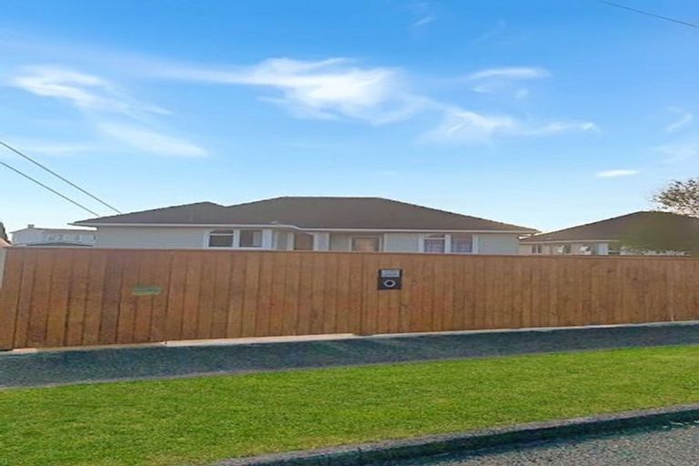 Photo of property in 23 Holland Crescent, Bulls, 4818