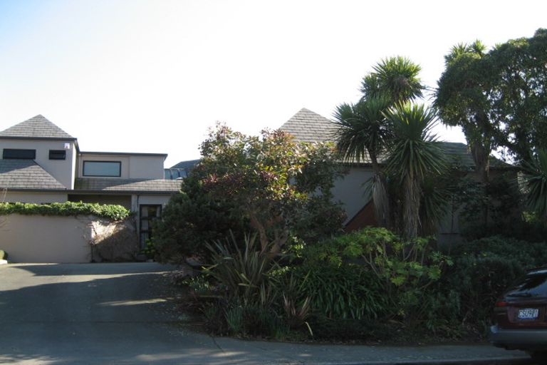 Photo of property in 2/12 Macmillan Avenue, Cashmere, Christchurch, 8022