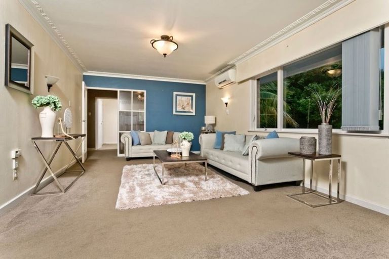 Photo of property in 2/4 Cloverly Crescent, Campbells Bay, Auckland, 0630