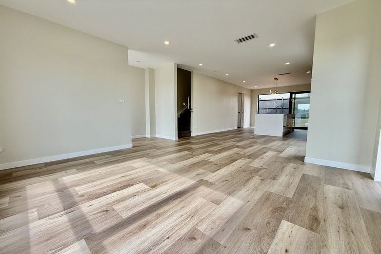 Photo of property in 140 Vintry Drive, Kumeu, 0810
