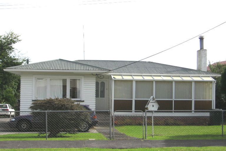 Photo of property in 9 Stephen Avenue, Henderson, Auckland, 0610