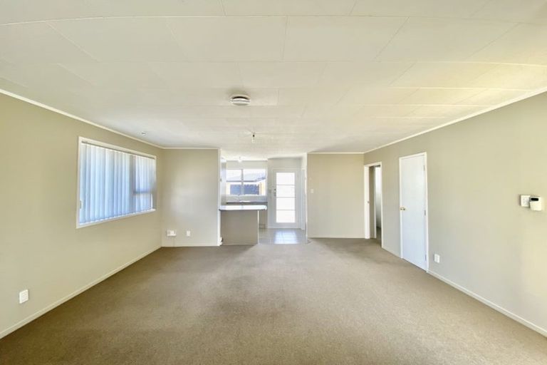 Photo of property in 37 Alabaster Drive, Papatoetoe, Auckland, 2025