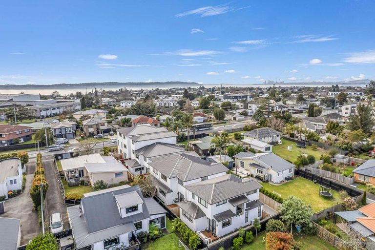 Photo of property in 6/684 Te Atatu Road, Te Atatu Peninsula, Auckland, 0610