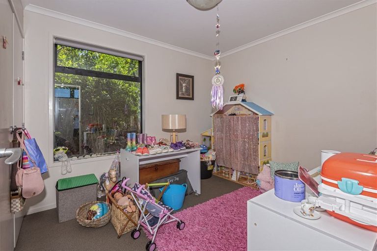 Photo of property in 5 Paradise Point Place, One Tree Point, 0118