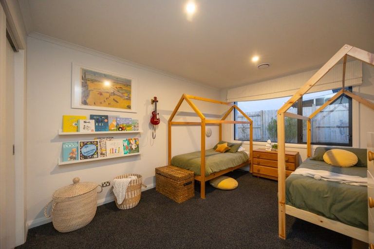 Photo of property in 14 Monaco Grove, Fitzherbert, Palmerston North, 4410