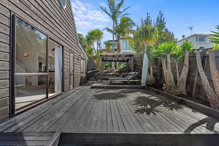 Photo of property in 2/31 Kiteroa Terrace, Rothesay Bay, Auckland, 0630