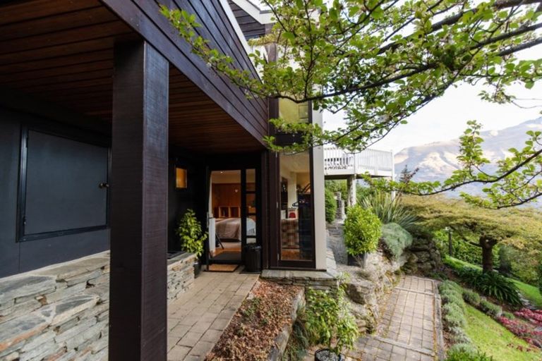 Photo of property in 18 Mckerrow Place, Sunshine Bay, Queenstown, 9300