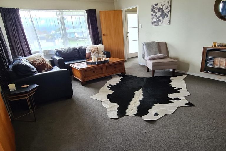 Photo of property in 35 Rhodes Drive, Kelvin Grove, Palmerston North, 4414