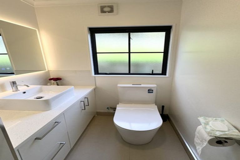 Photo of property in 54 Scarlet Oak Drive, Schnapper Rock, Auckland, 0632